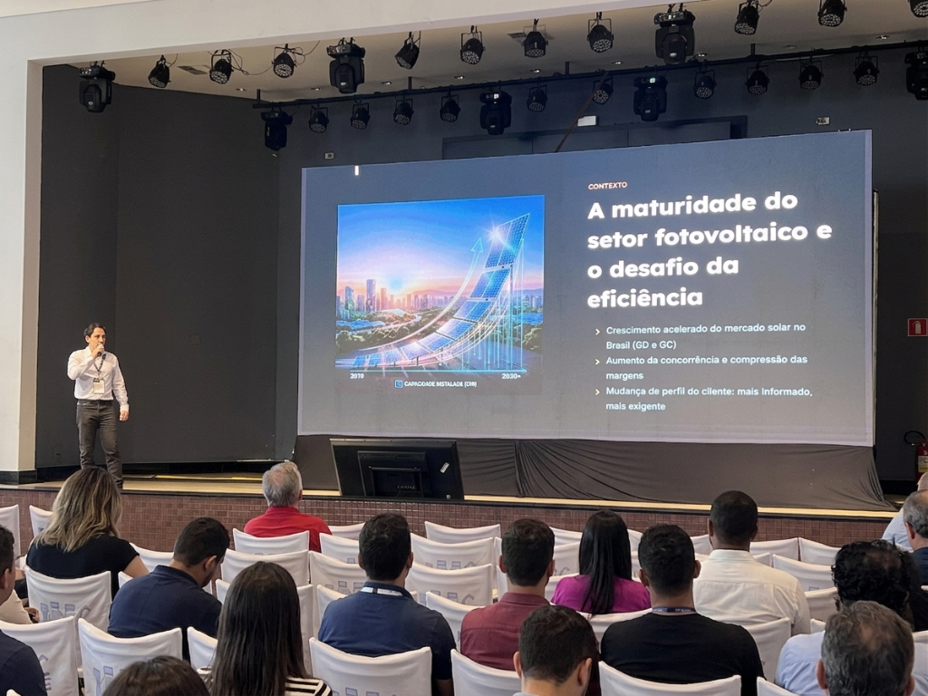 João Somensi palestrando
